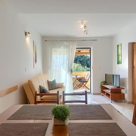 Apartments Gilly 1 Premantura Exterior photo