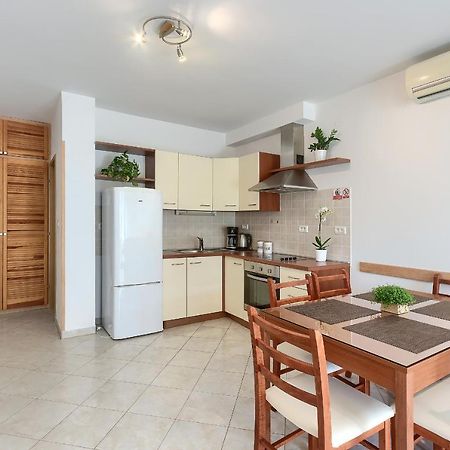 Apartments Gilly 1 Premantura Exterior photo
