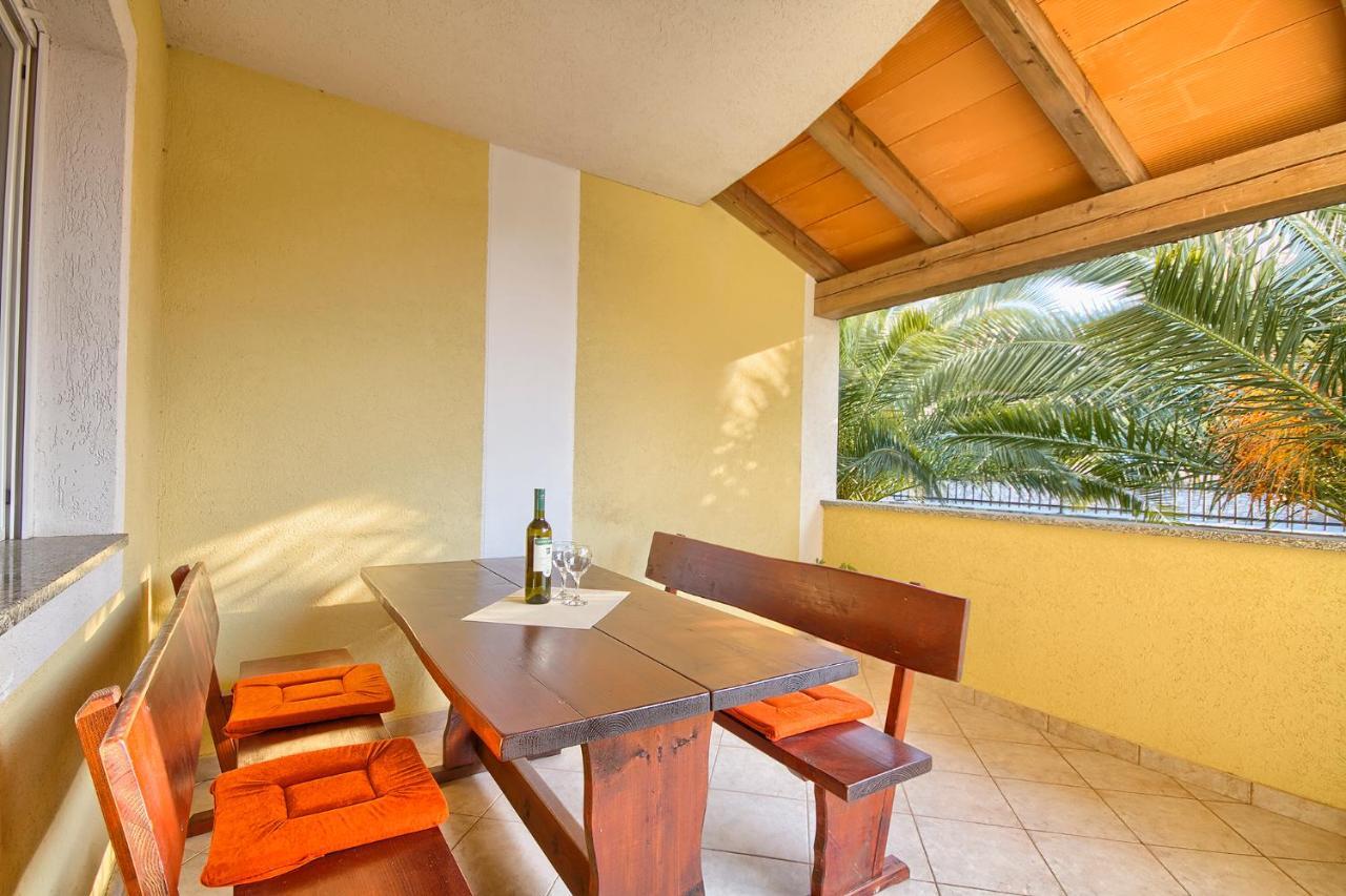 Apartments Gilly 1 Premantura Exterior photo