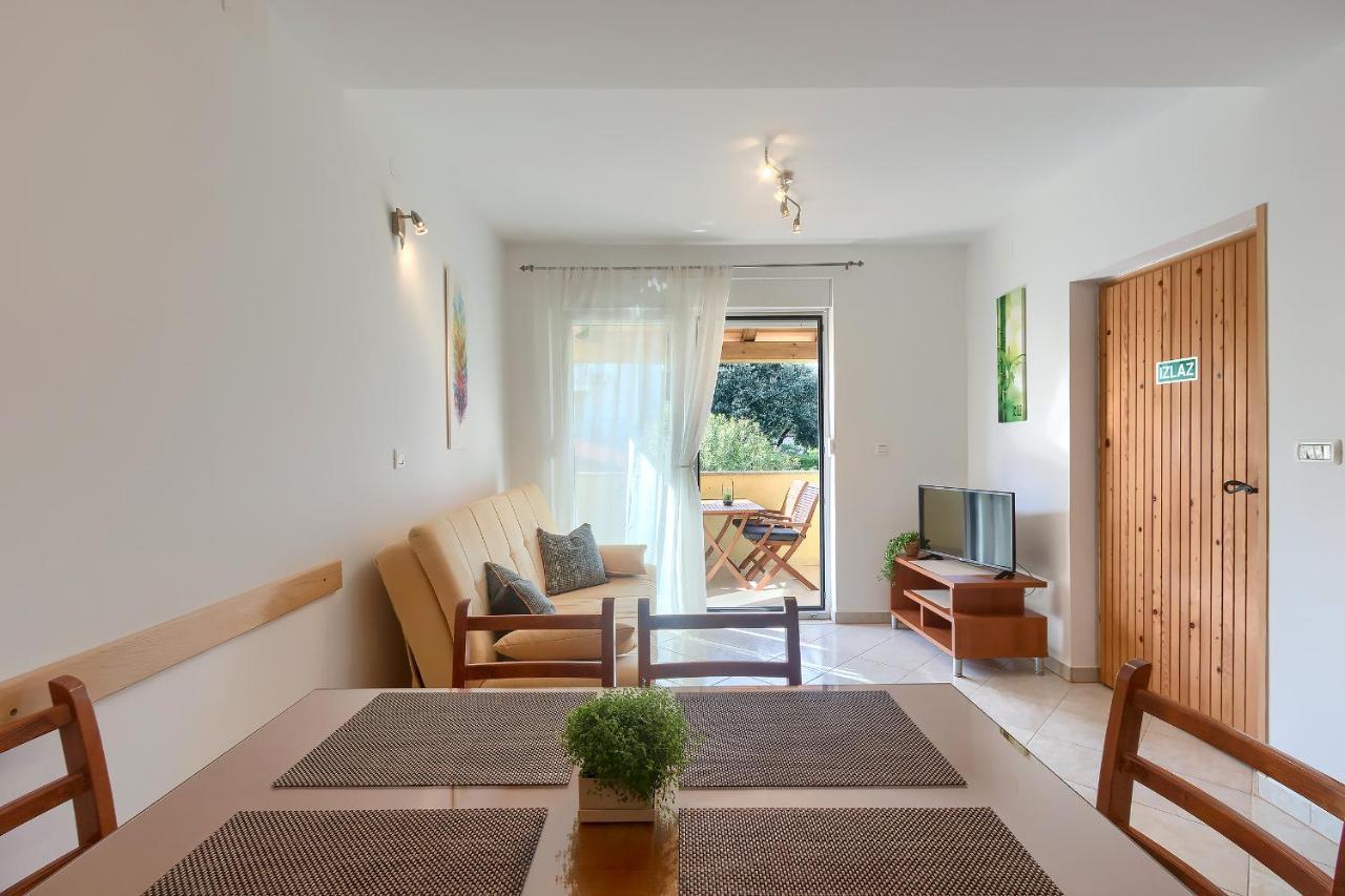 Apartments Gilly 1 Premantura Exterior photo
