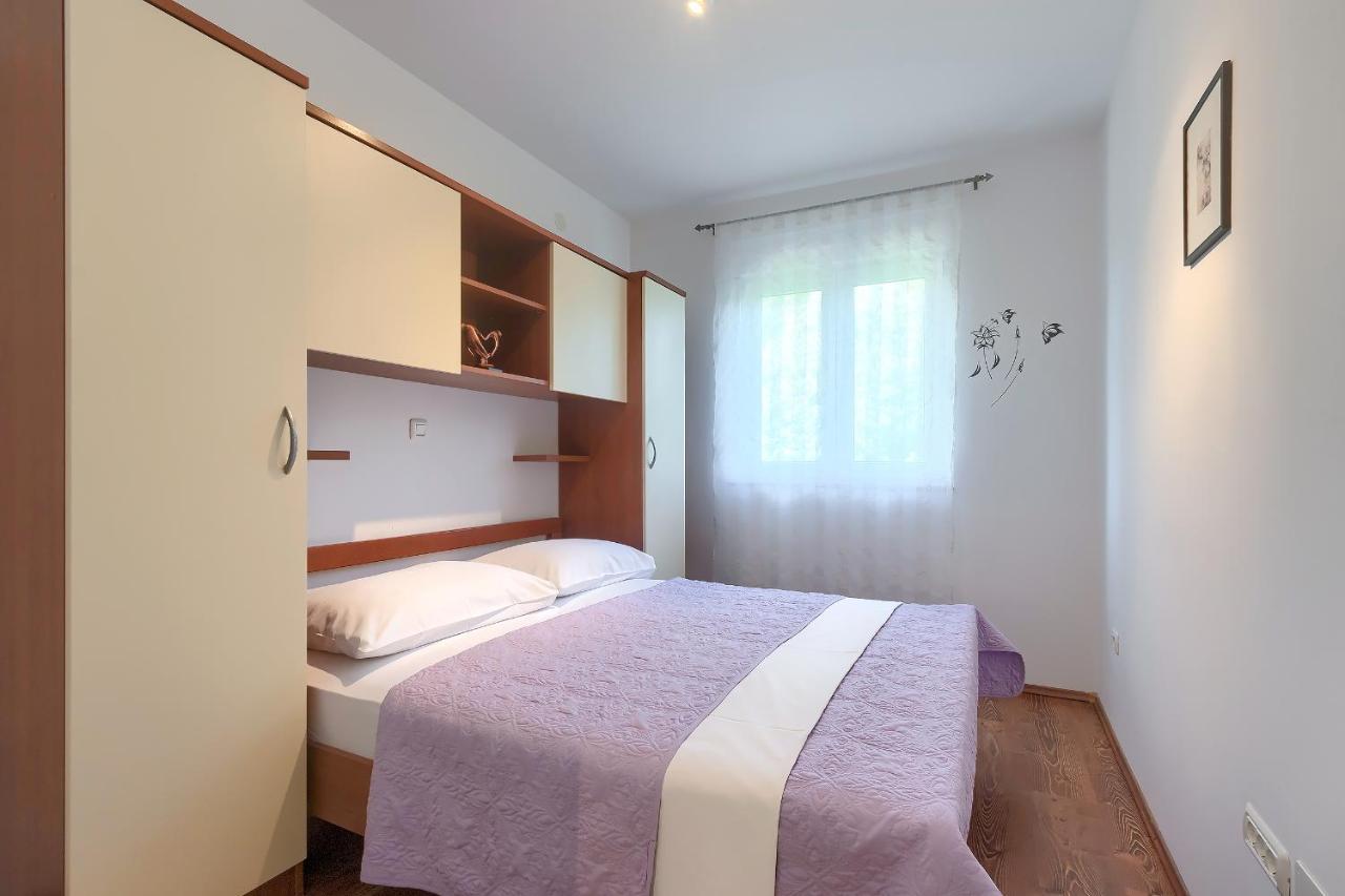 Apartments Gilly 1 Premantura Exterior photo