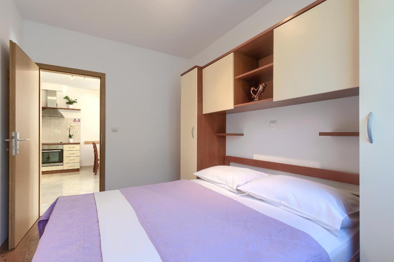 Apartments Gilly 1 Premantura Exterior photo